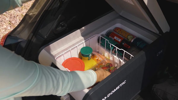 Automobilinis šaldytuvas CFX3 35 Dometic bagažinėje